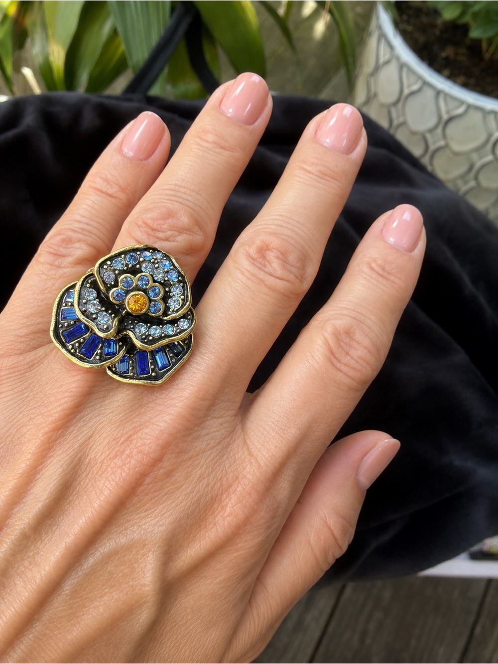 "Pleasing Pansy" Crystal Ring designed by Heidi Daus. *Size 9’